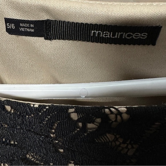 Black dress with lace design - Picture 3 of 3